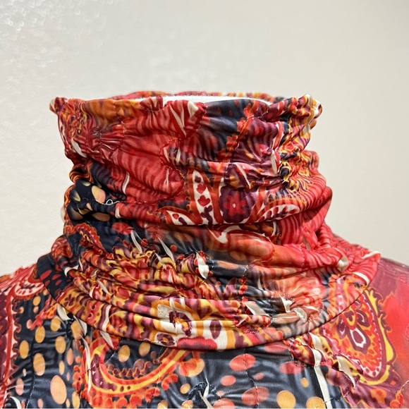 Sno Skins Red Paisley Crinkled Gathered Turtleneck Size Large - Picture 8 of 15